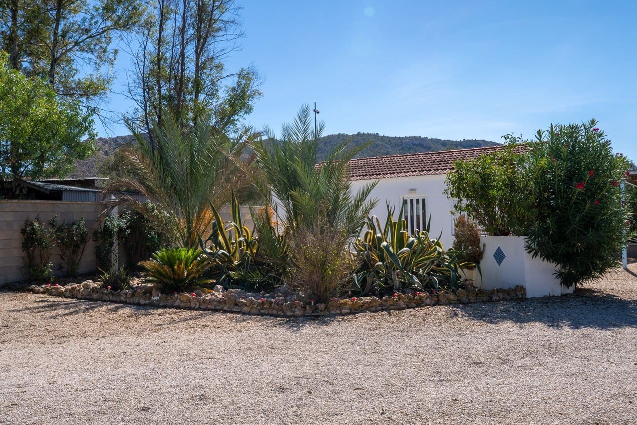 5 bedroom Villa for sale in Las Virtudes with pool - € 325,000 (Ref: 9242453)