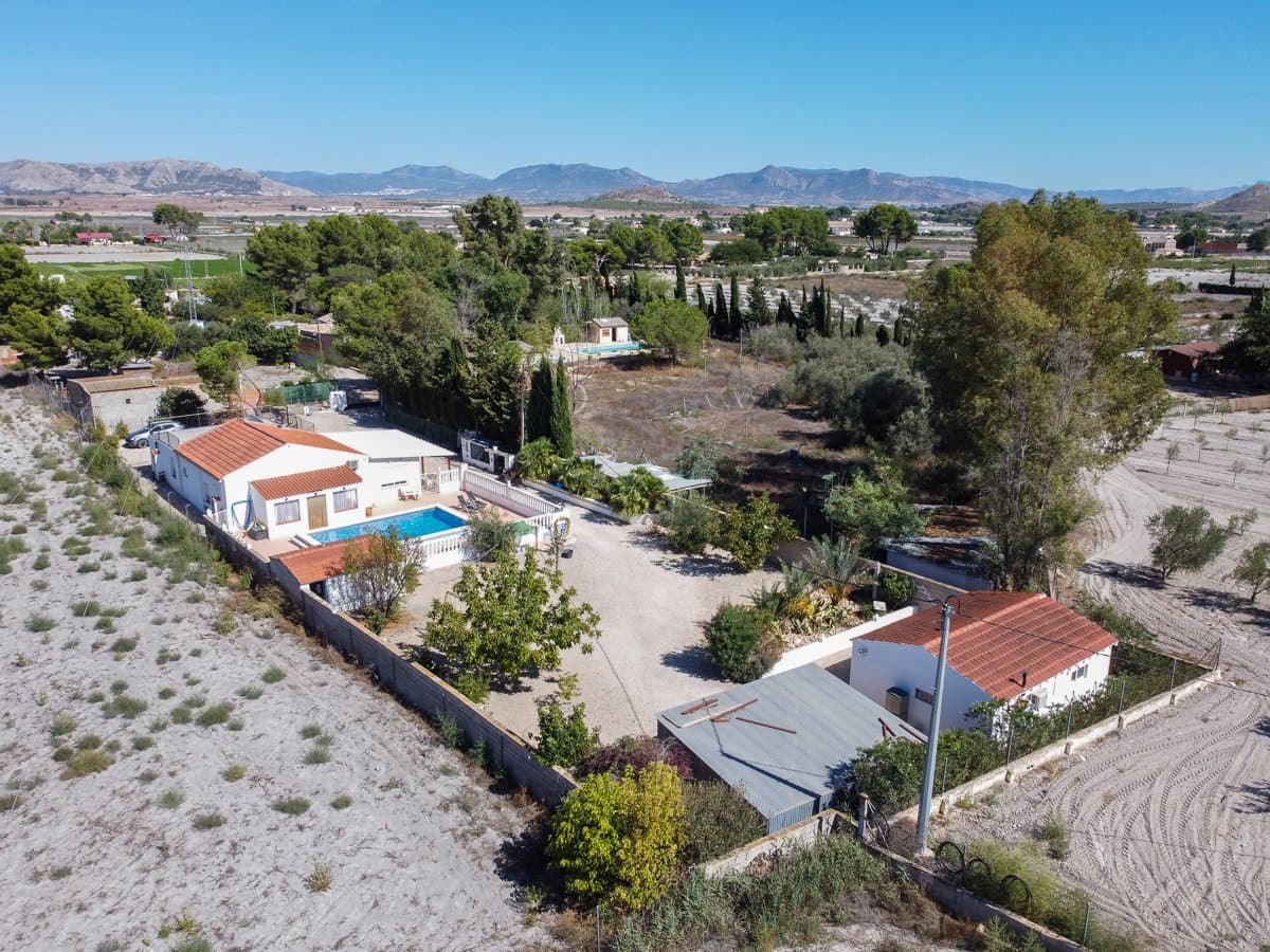 5 bedroom Villa for sale in Las Virtudes with pool - € 325,000 (Ref: 9242453)