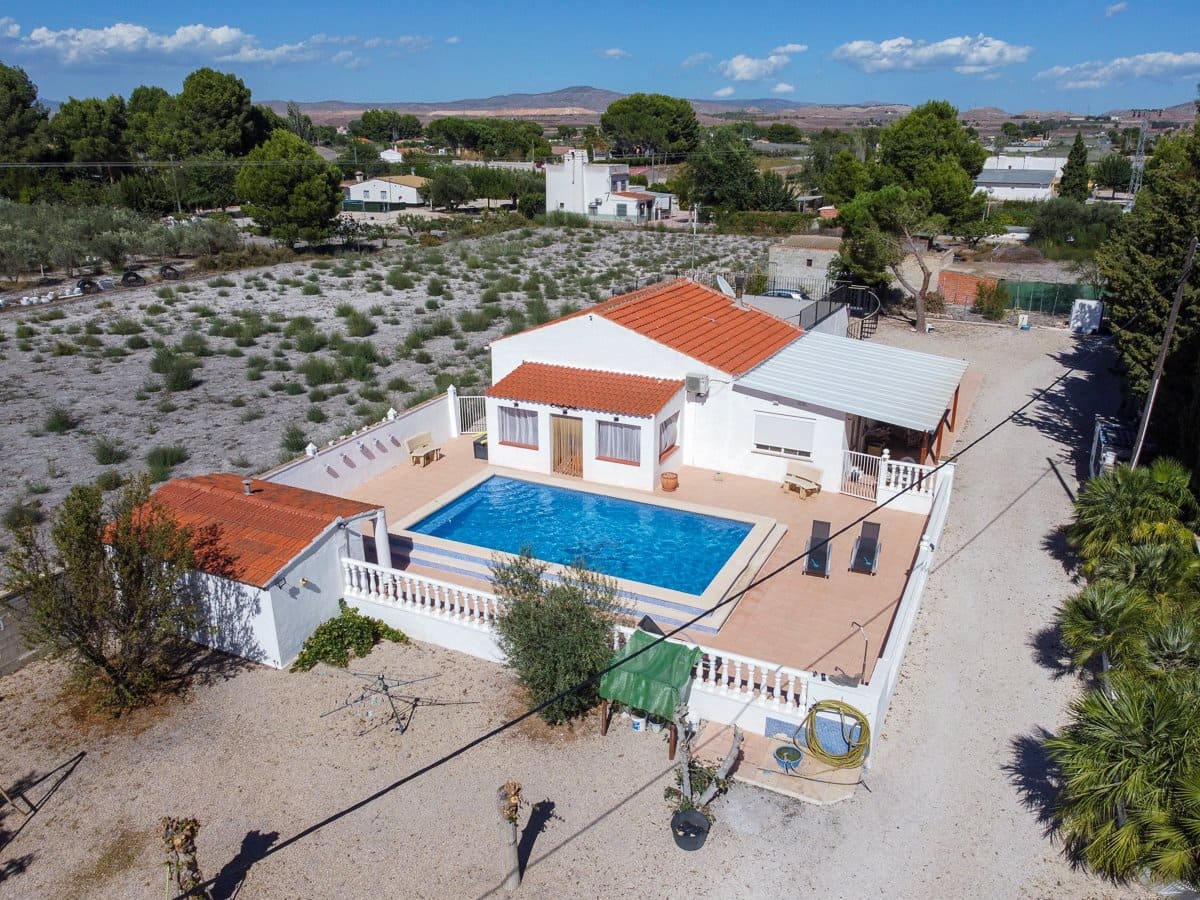 5 bedroom Villa for sale in Las Virtudes with pool - € 325,000 (Ref: 9242453)