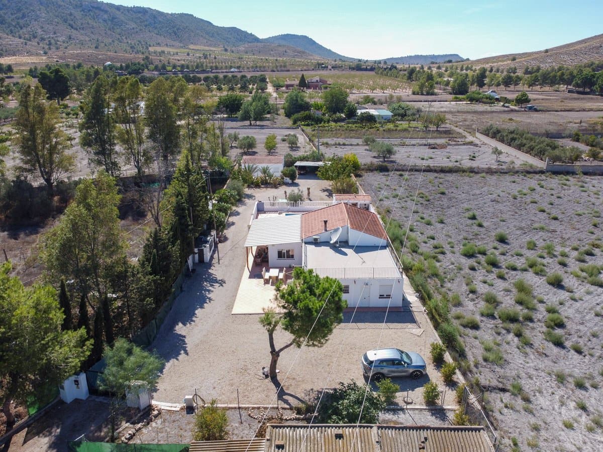 5 bedroom Villa for sale in Las Virtudes with pool - € 325,000 (Ref: 9242453)