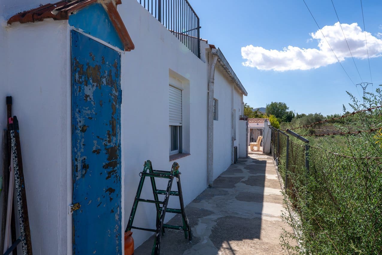 5 bedroom Villa for sale in Las Virtudes with pool - € 325,000 (Ref: 9242453)