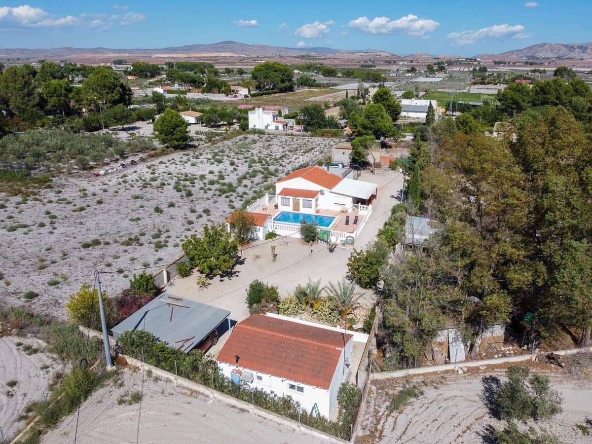 5 bedroom Villa for sale in Las Virtudes with pool - € 325,000 (Ref: 9242453)