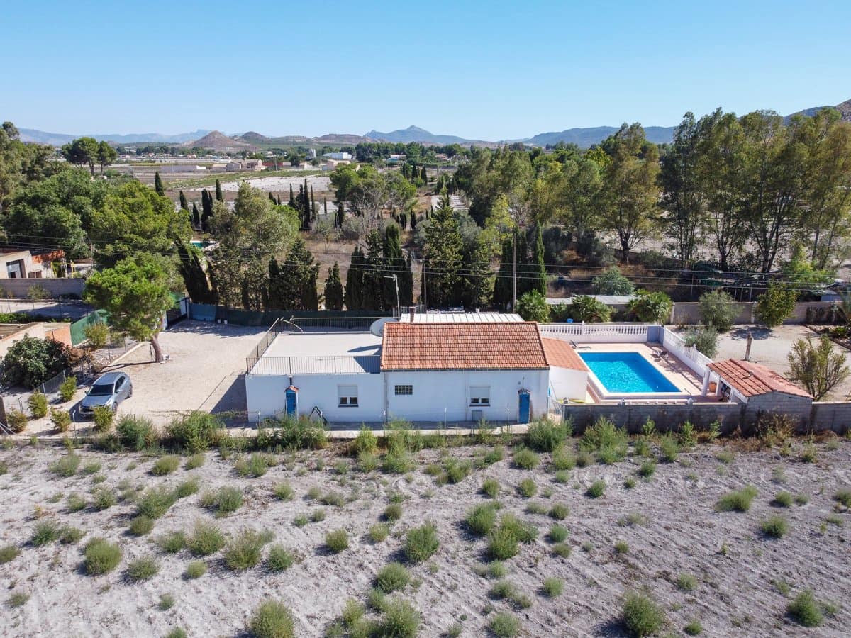 5 bedroom Villa for sale in Las Virtudes with pool - € 325,000 (Ref: 9242453)