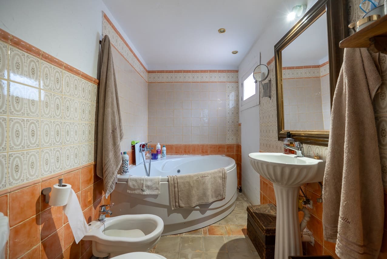 7 soverom Villa til salgs i La Alberquilla med svømmebasseng - € 425 000 (Ref: 9271487)