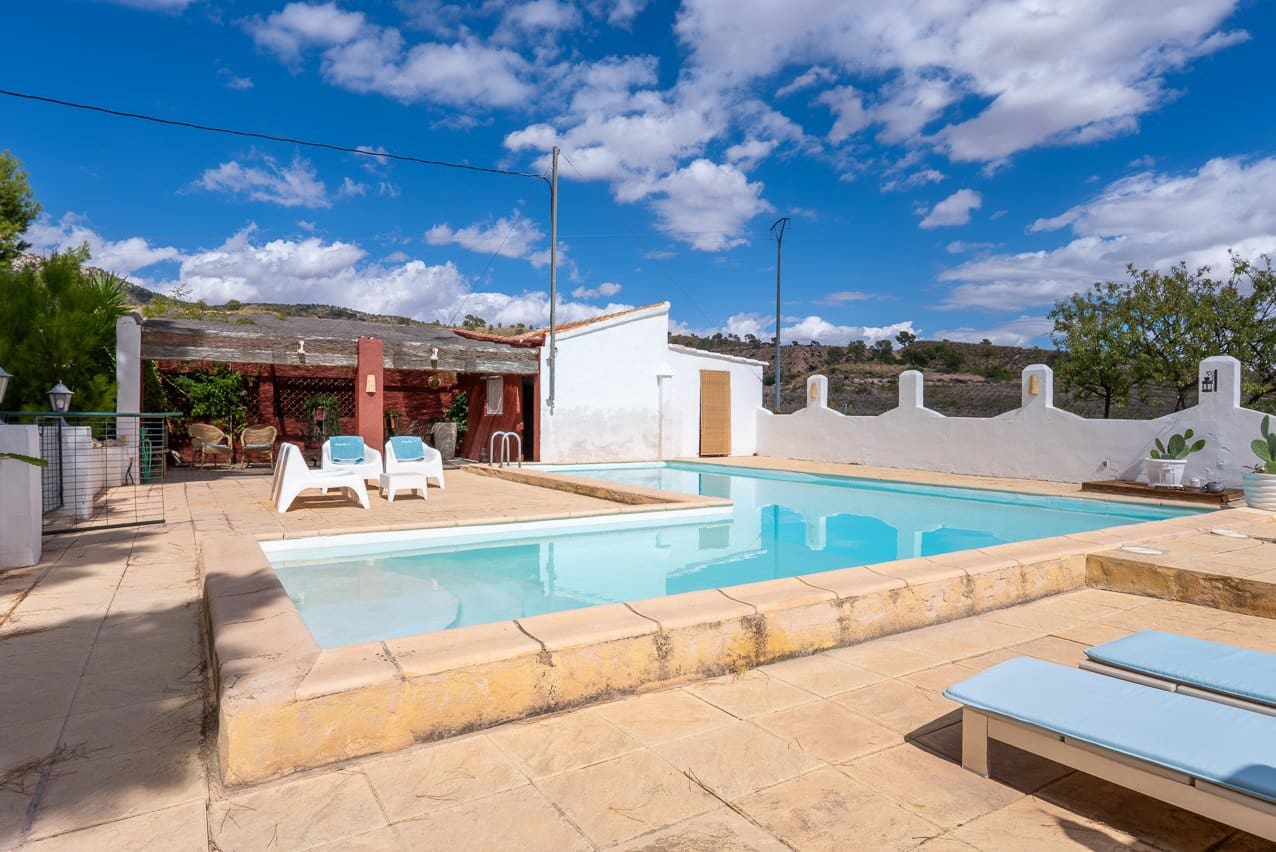 Chalet de 7 habitaciones en La Alberquilla en venta con piscina - 399.950 € (Ref: 9271487)