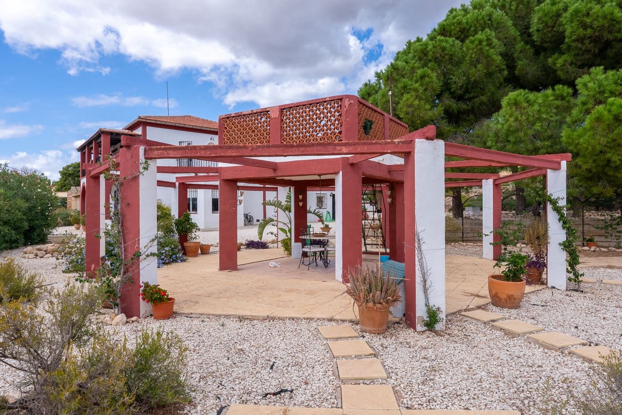 Chalet de 7 habitaciones en La Alberquilla en venta con piscina - 399.950 € (Ref: 9271487)