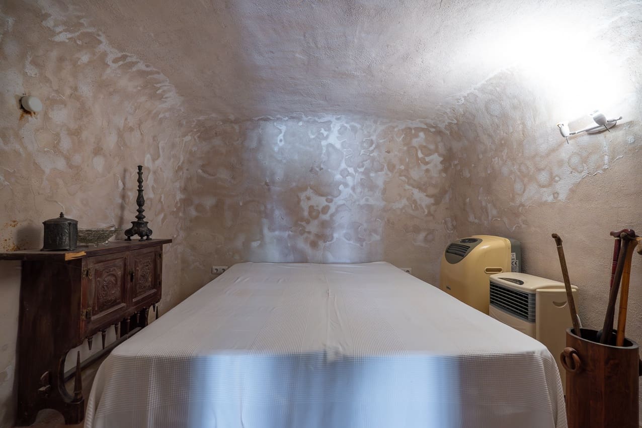 4 soveværelse Hulehus til salg i Algayat med swimmingpool - € 149.950 (Ref: 9312066)