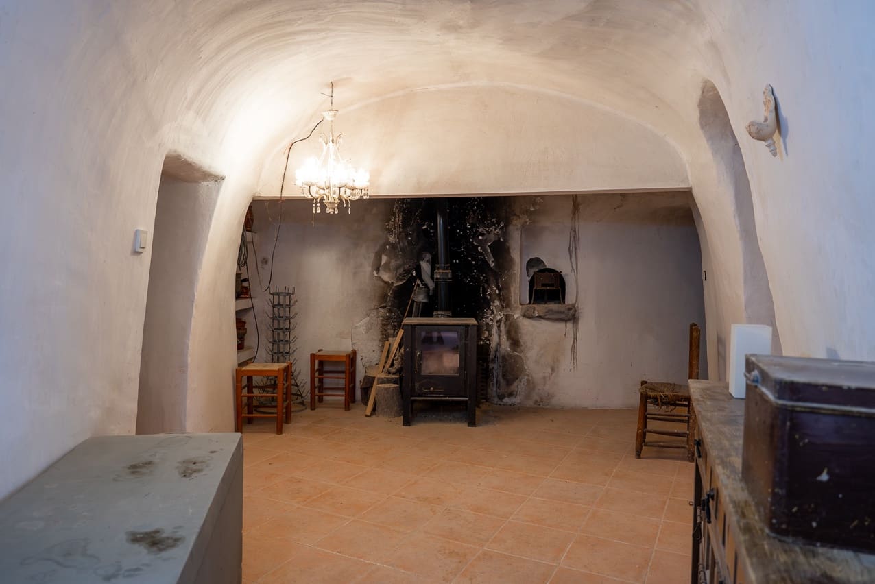 4 soveværelse Hulehus til salg i Algayat med swimmingpool - € 149.950 (Ref: 9312066)