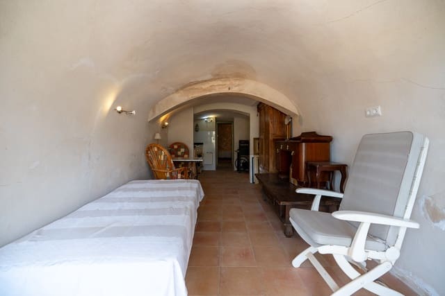 4 bedroom Cave House for sale in Algayat, La Romana with pool - € 149,950 (Ref: 9312066)