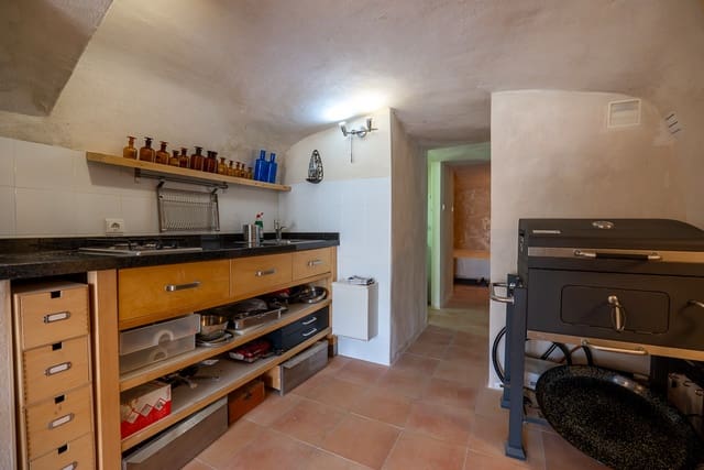 4 bedroom Cave House for sale in Algayat, La Romana with pool - € 149,950 (Ref: 9312066)