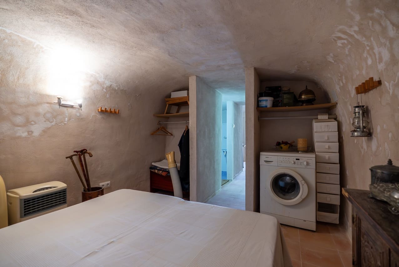 4 soveværelse Hulehus til salg i Algayat med swimmingpool - € 149.950 (Ref: 9312066)