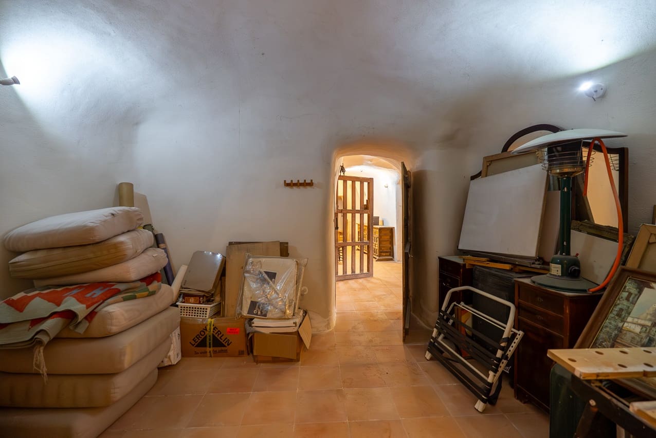 4 soveværelse Hulehus til salg i Algayat med swimmingpool - € 149.950 (Ref: 9312066)