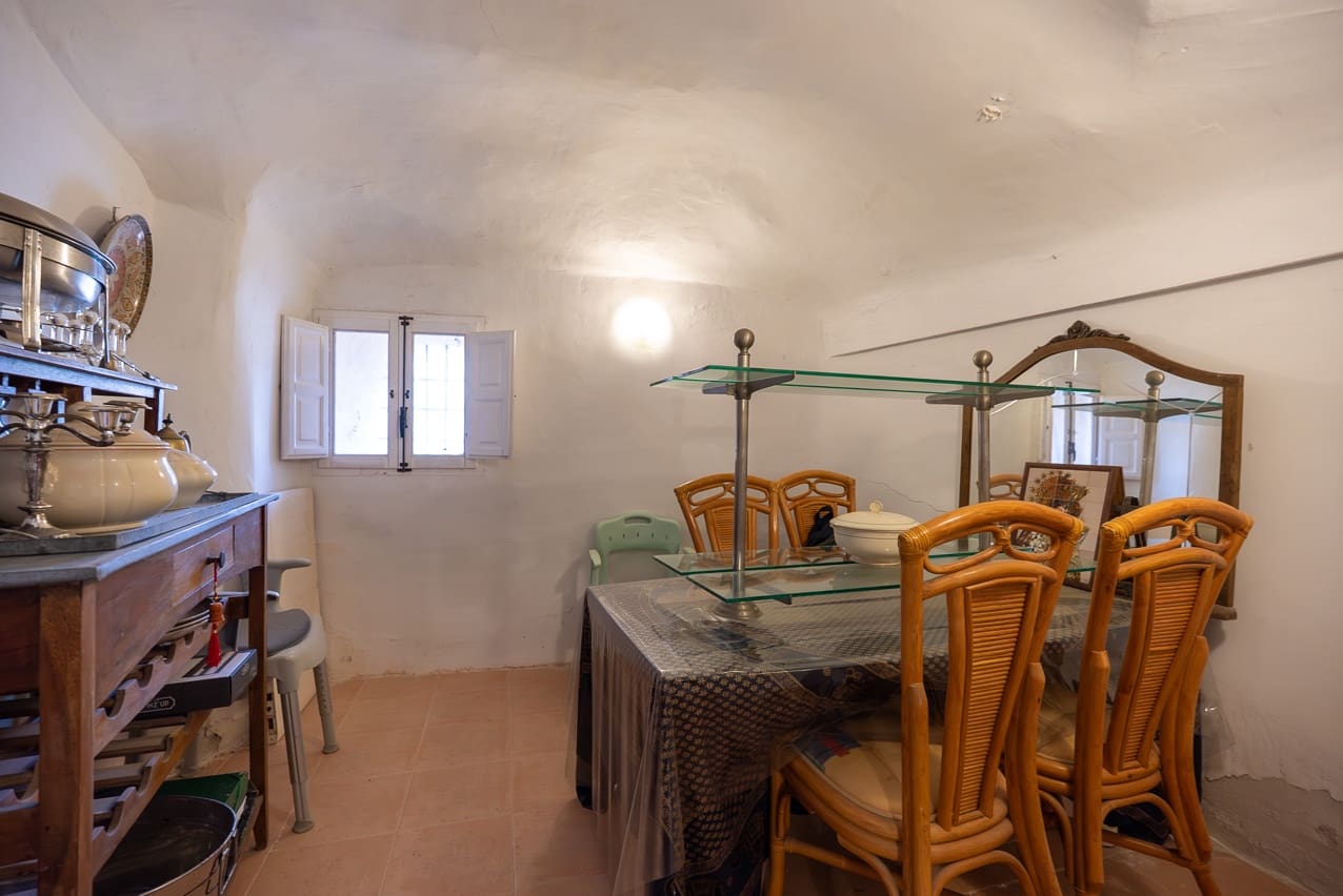 4 soveværelse Hulehus til salg i Algayat med swimmingpool - € 149.950 (Ref: 9312066)