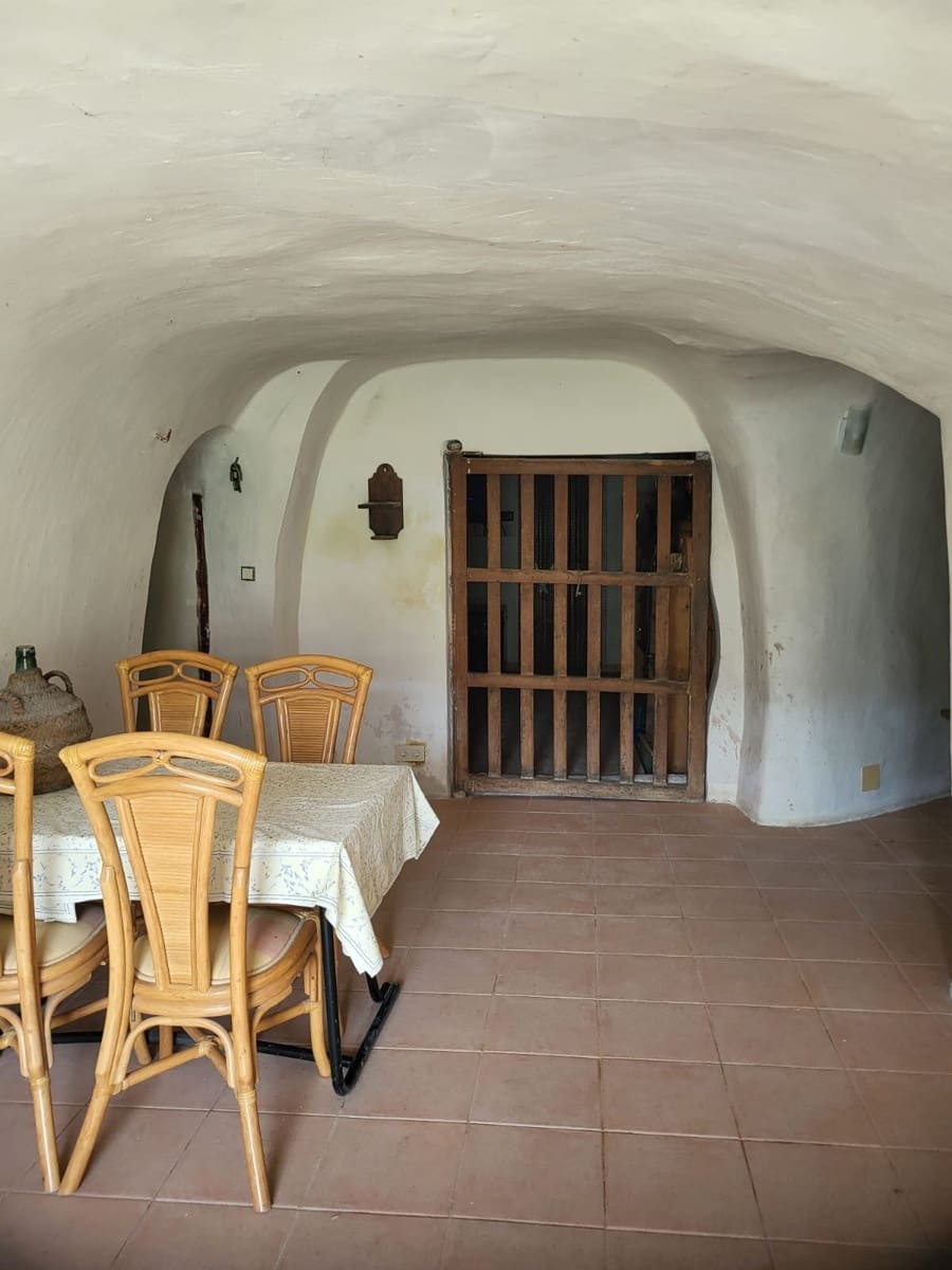 4 bedroom Cave House for sale in Algayat with pool - € 149,950 (Ref: 9312066)