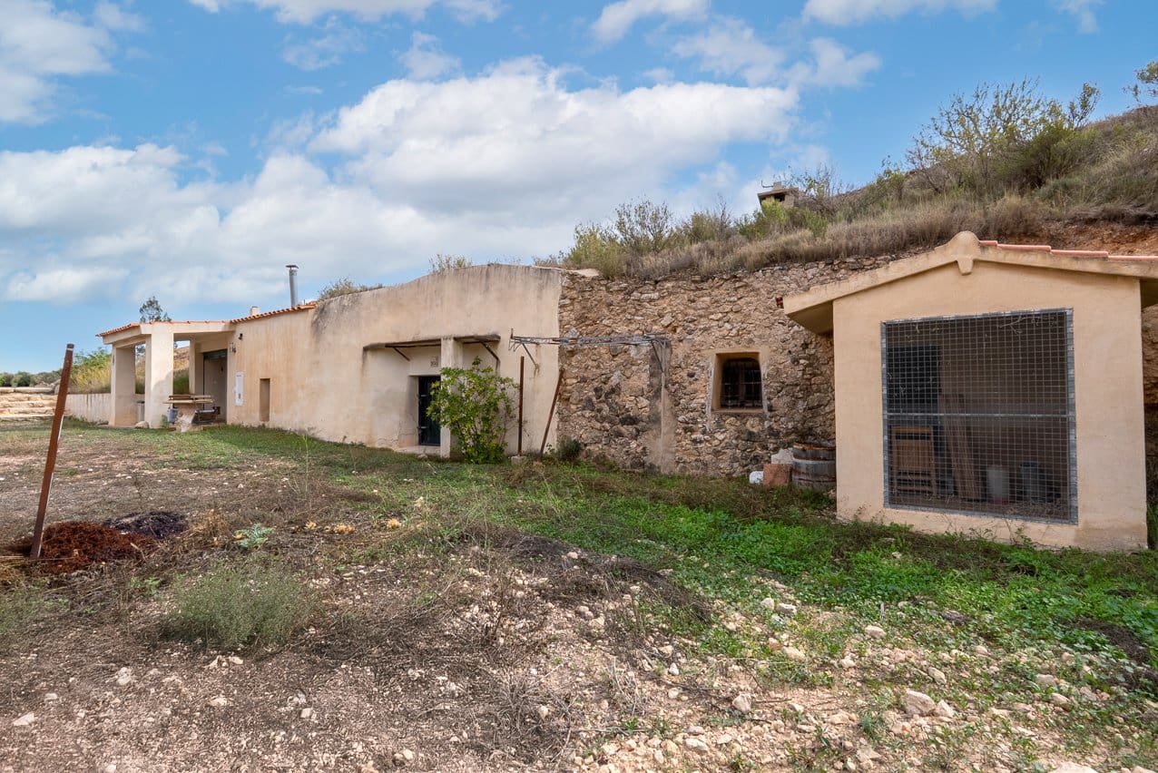 4 bedroom Cave House for sale in Algayat with pool - € 149,950 (Ref: 9312066)
