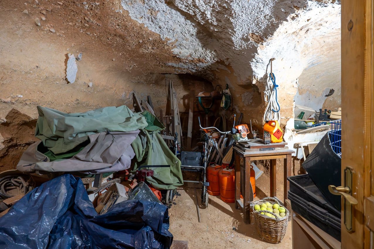 4 bedroom Cave House for sale in Algayat with pool - € 149,950 (Ref: 9312066)