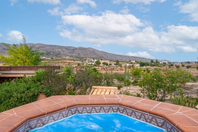 5 bedroom Finca/Country House for sale in La Romana with pool - € 270,000 (Ref: 9312067)