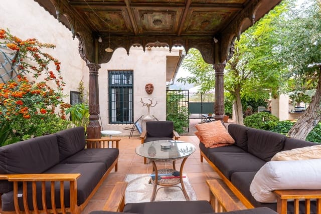 5 bedroom Finca/Country House for sale in La Romana with pool - € 270,000 (Ref: 9312067)