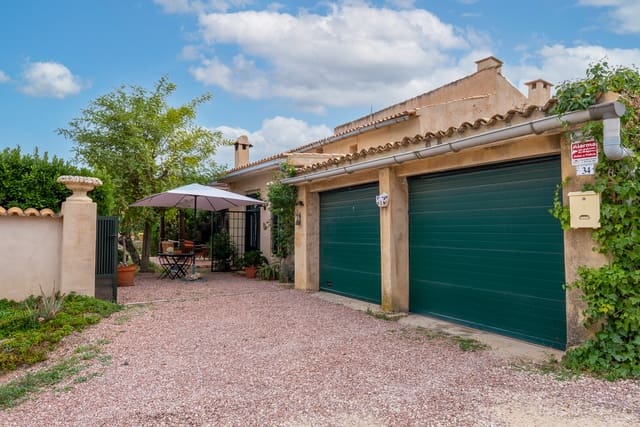 5 bedroom Finca/Country House for sale in La Romana with pool - € 270,000 (Ref: 9312067)