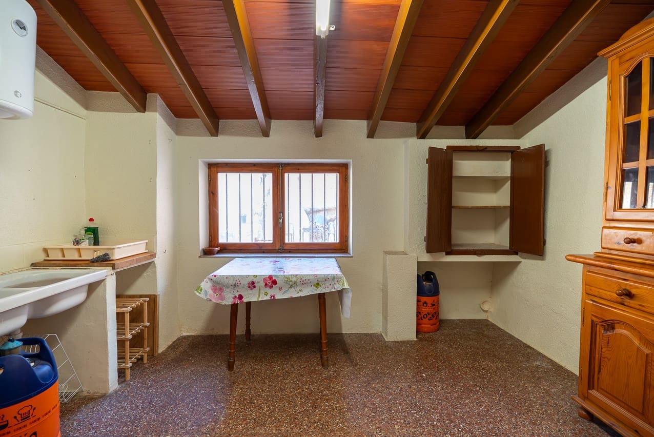 3 soverom Hus til salgs i Pinoso med svømmebasseng - € 110 000 (Ref: 9319966)