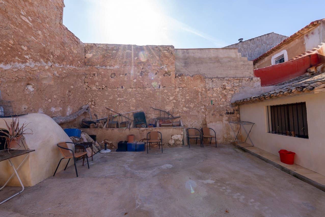 3 soverom Hus til salgs i Pinoso med svømmebasseng - € 110 000 (Ref: 9319966)