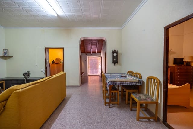 3 soveværelse Byhus til salg i Pinoso med swimmingpool - € 110.000 (Ref: 9319966)