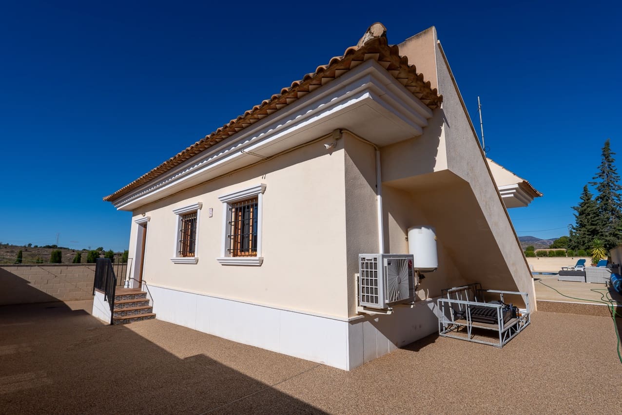 3 quarto Moradia para venda em Jumilla com piscina - 225 000 € (Ref: 9370351)