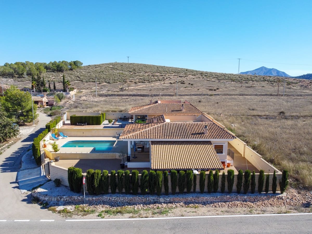 3 quarto Moradia para venda em Jumilla com piscina - 225 000 € (Ref: 9370351)