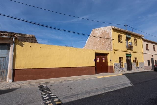 4 soverom Hus til salgs i Pinoso med svømmebasseng - € 275 000 (Ref: 9372342)