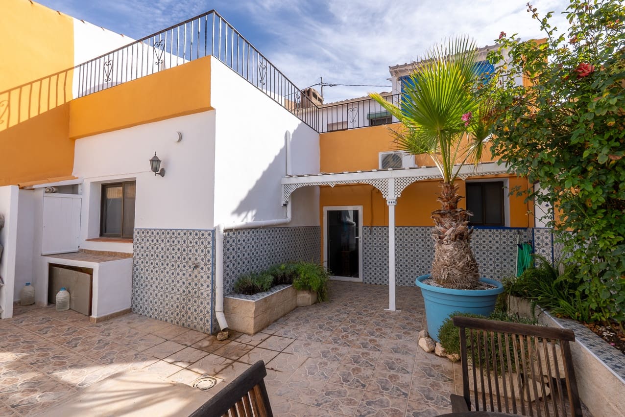 4 soverom Hus til salgs i Pinoso med svømmebasseng - € 275 000 (Ref: 9372342)