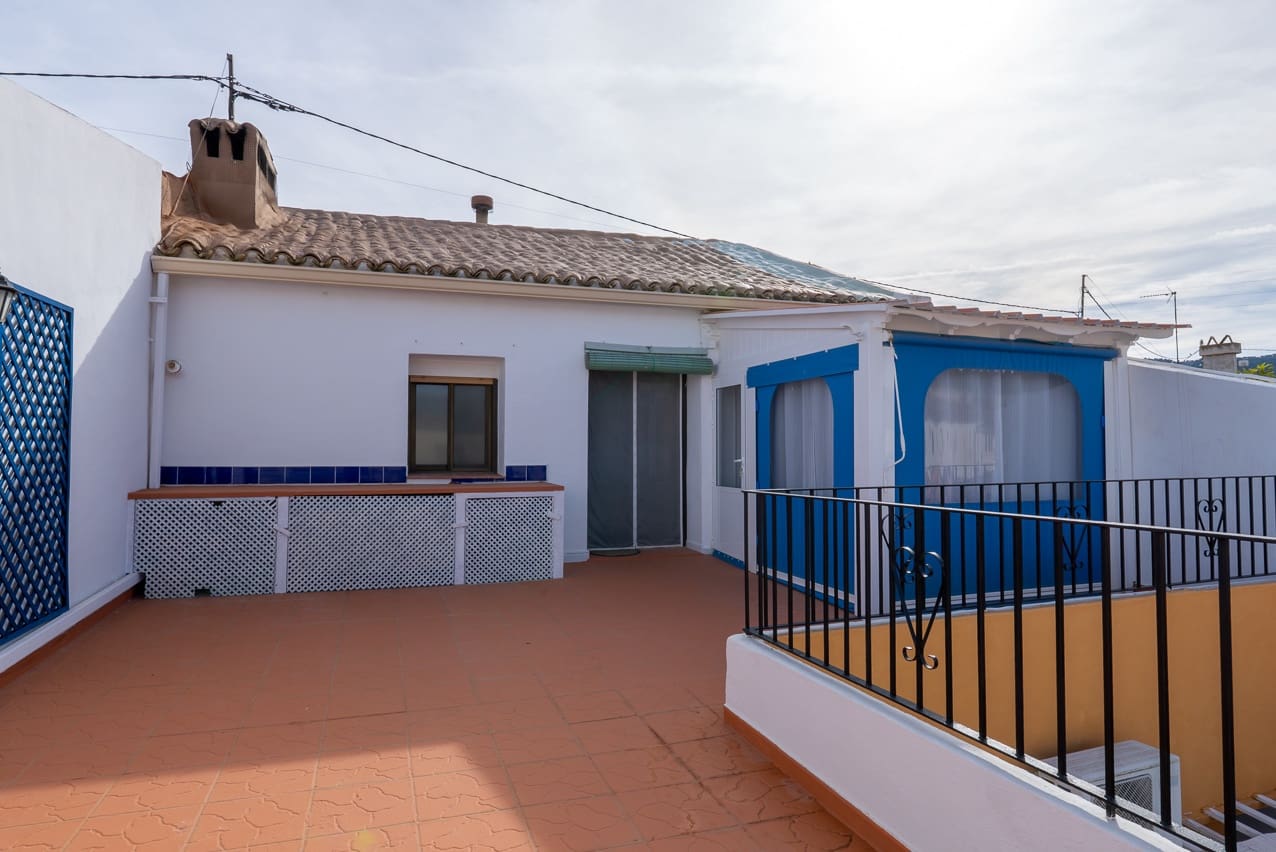 4 soverom Hus til salgs i Pinoso med svømmebasseng - € 275 000 (Ref: 9372342)