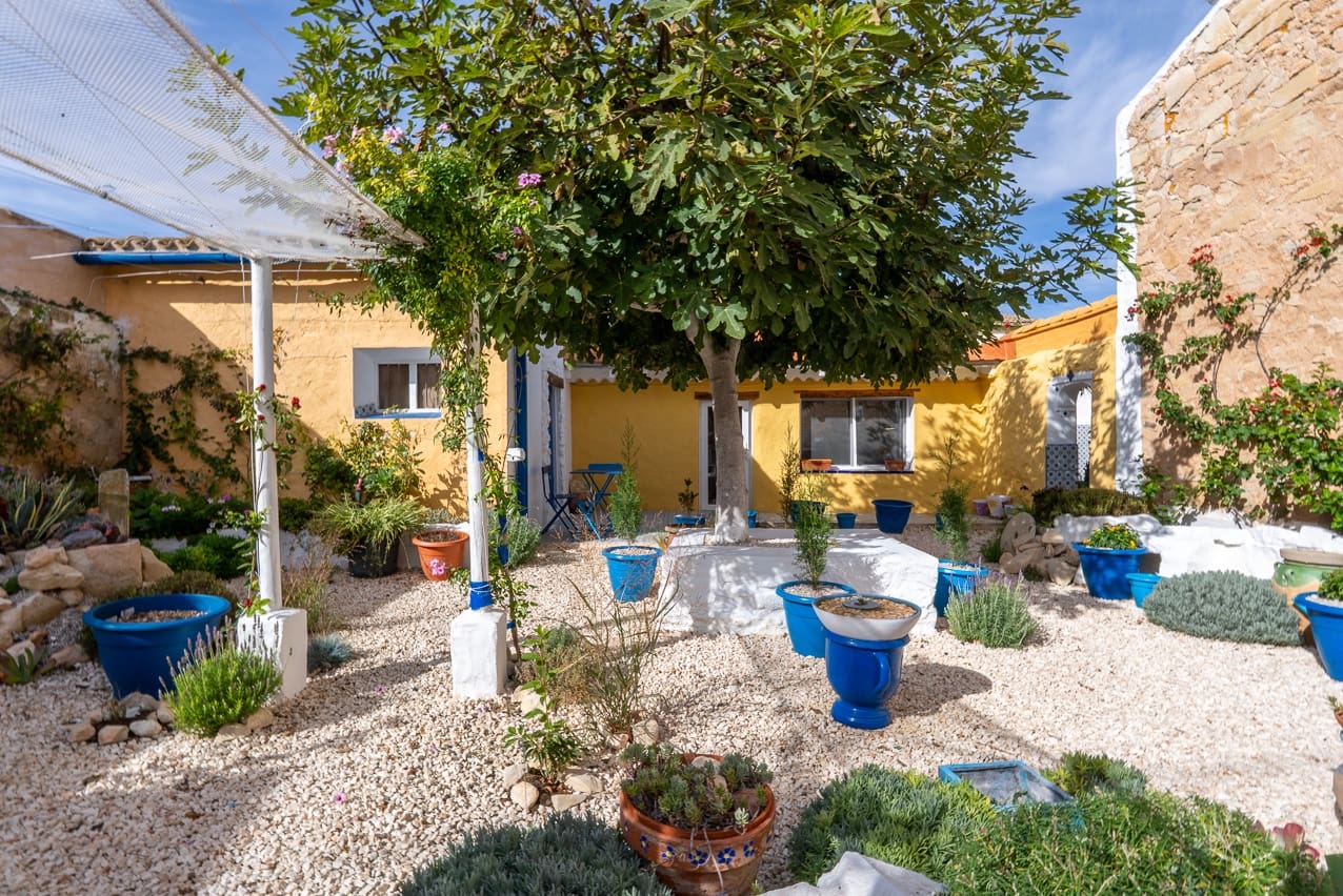 4 soverom Hus til salgs i Pinoso med svømmebasseng - € 275 000 (Ref: 9372342)