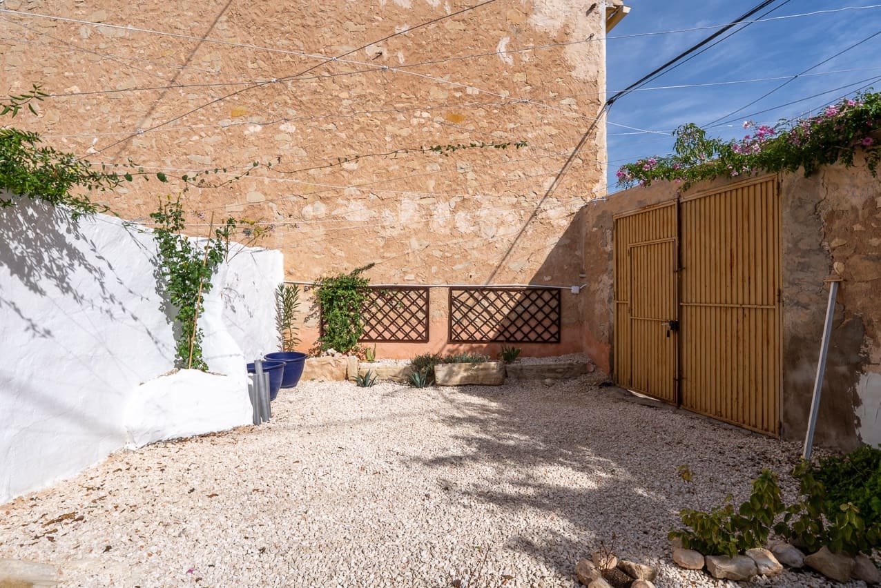 4 soverom Hus til salgs i Pinoso med svømmebasseng - € 275 000 (Ref: 9372342)