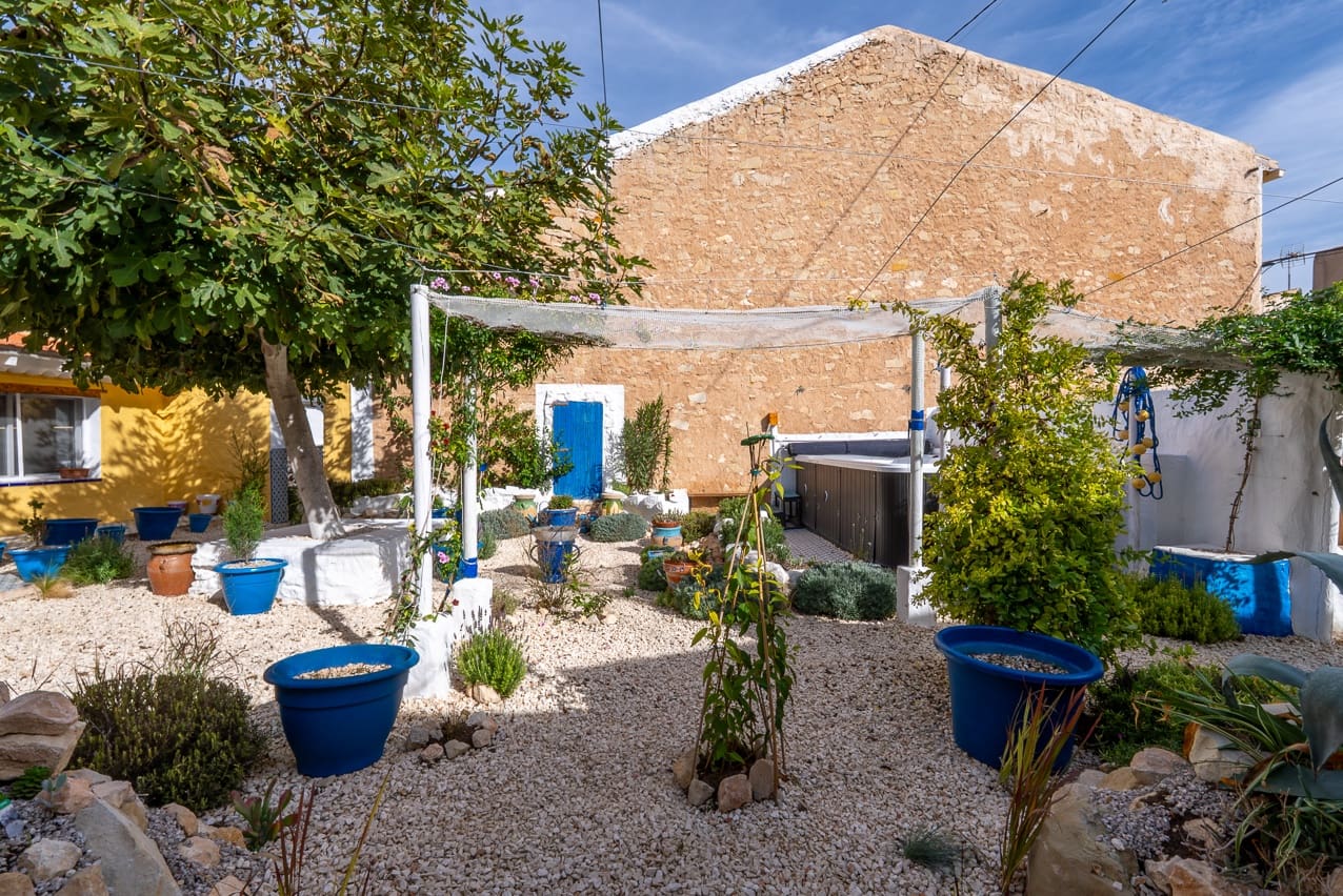 4 soverom Hus til salgs i Pinoso med svømmebasseng - € 275 000 (Ref: 9372342)