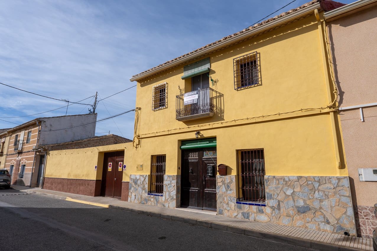4 bedroom Townhouse for sale in Chinorlet / Xinorlet with pool - € 275,000 (Ref: 9372342)