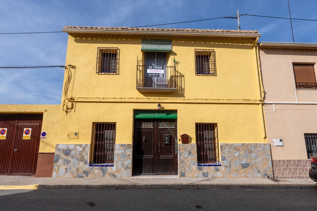 4 bedroom Townhouse for sale in Chinorlet / Xinorlet with pool - € 275,000 (Ref: 9372342)