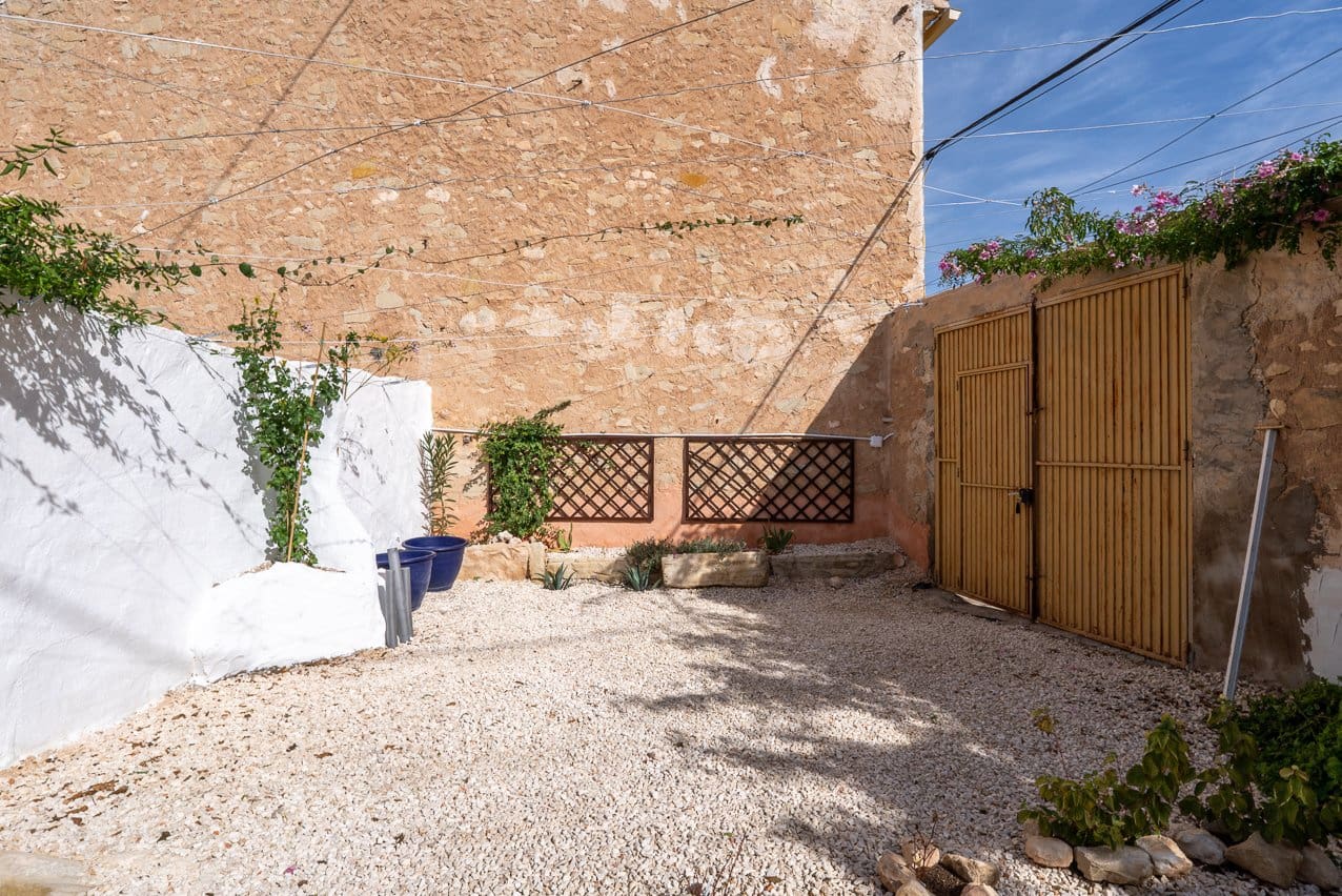 4 bedroom Townhouse for sale in Chinorlet / Xinorlet with pool - € 275,000 (Ref: 9372342)