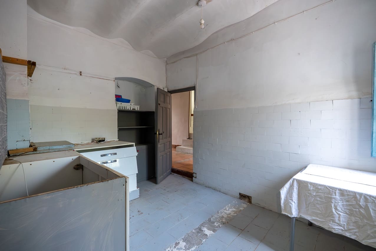 8 soveværelse Finca/Landehus til salg i Monovar / Monover med swimmingpool - € 156.000 (Ref: 9409844)