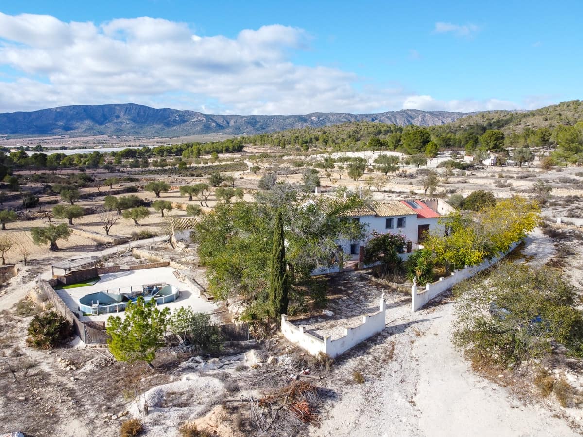 8 soveværelse Finca/Landehus til salg i Monovar / Monover med swimmingpool - € 156.000 (Ref: 9409844)