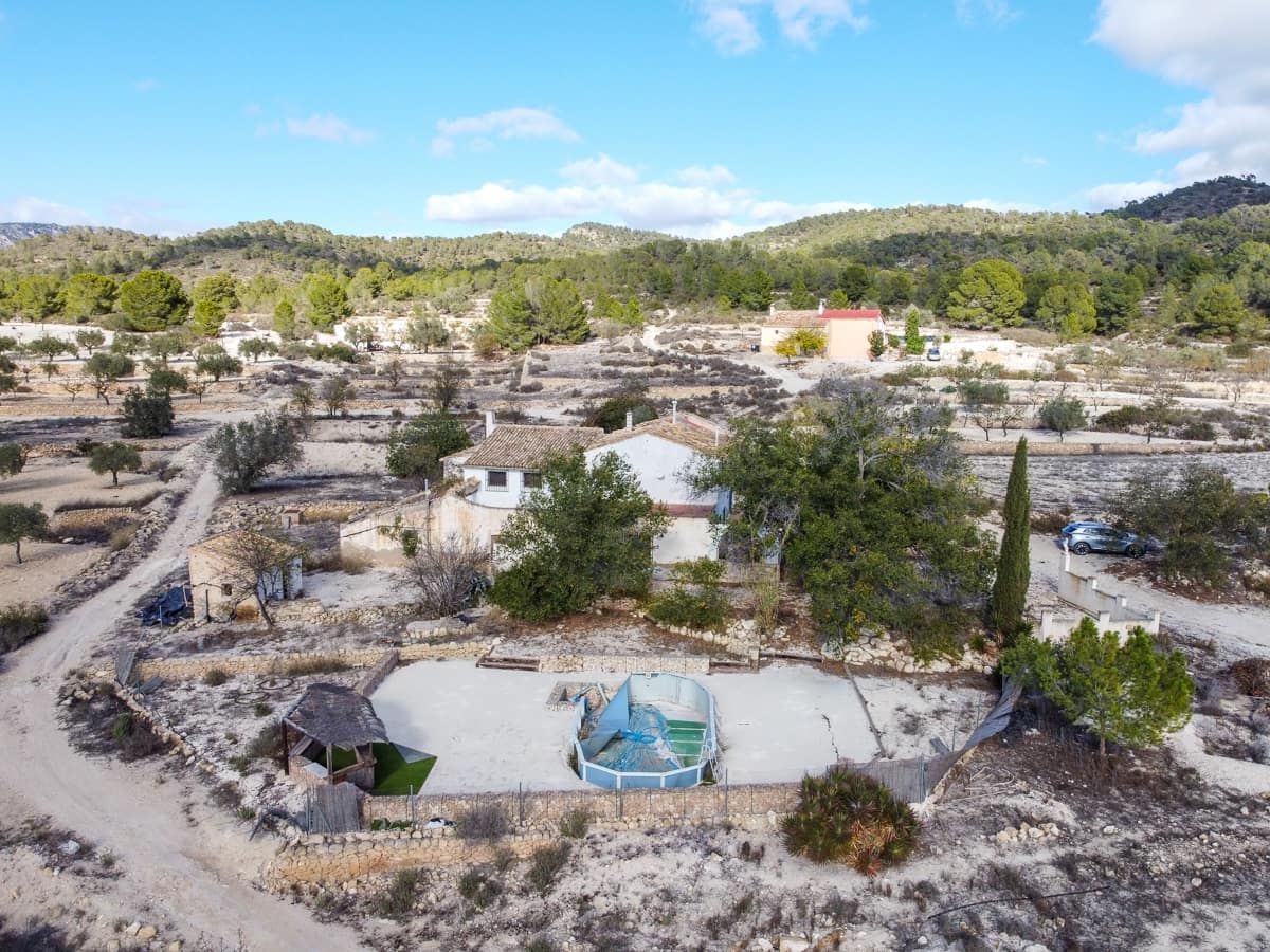 8 soveværelse Finca/Landehus til salg i Monovar / Monover med swimmingpool - € 156.000 (Ref: 9409844)