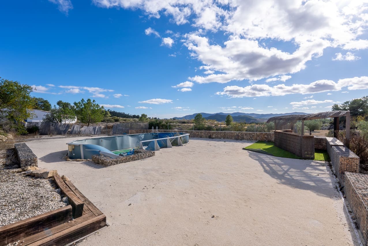 8 soveværelse Finca/Landehus til salg i Monovar / Monover med swimmingpool - € 156.000 (Ref: 9409844)