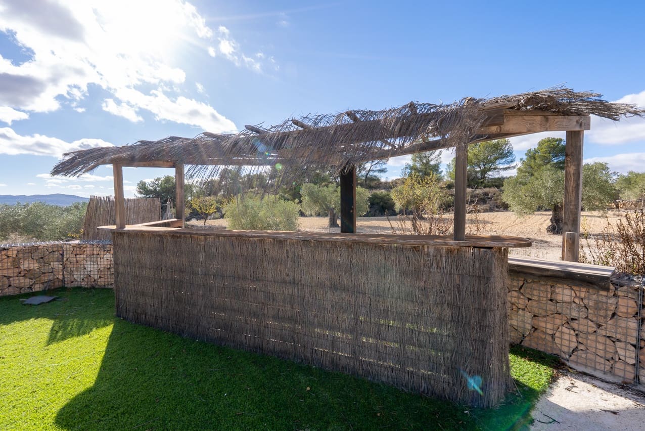 8 soveværelse Finca/Landehus til salg i Monovar / Monover med swimmingpool - € 156.000 (Ref: 9409844)