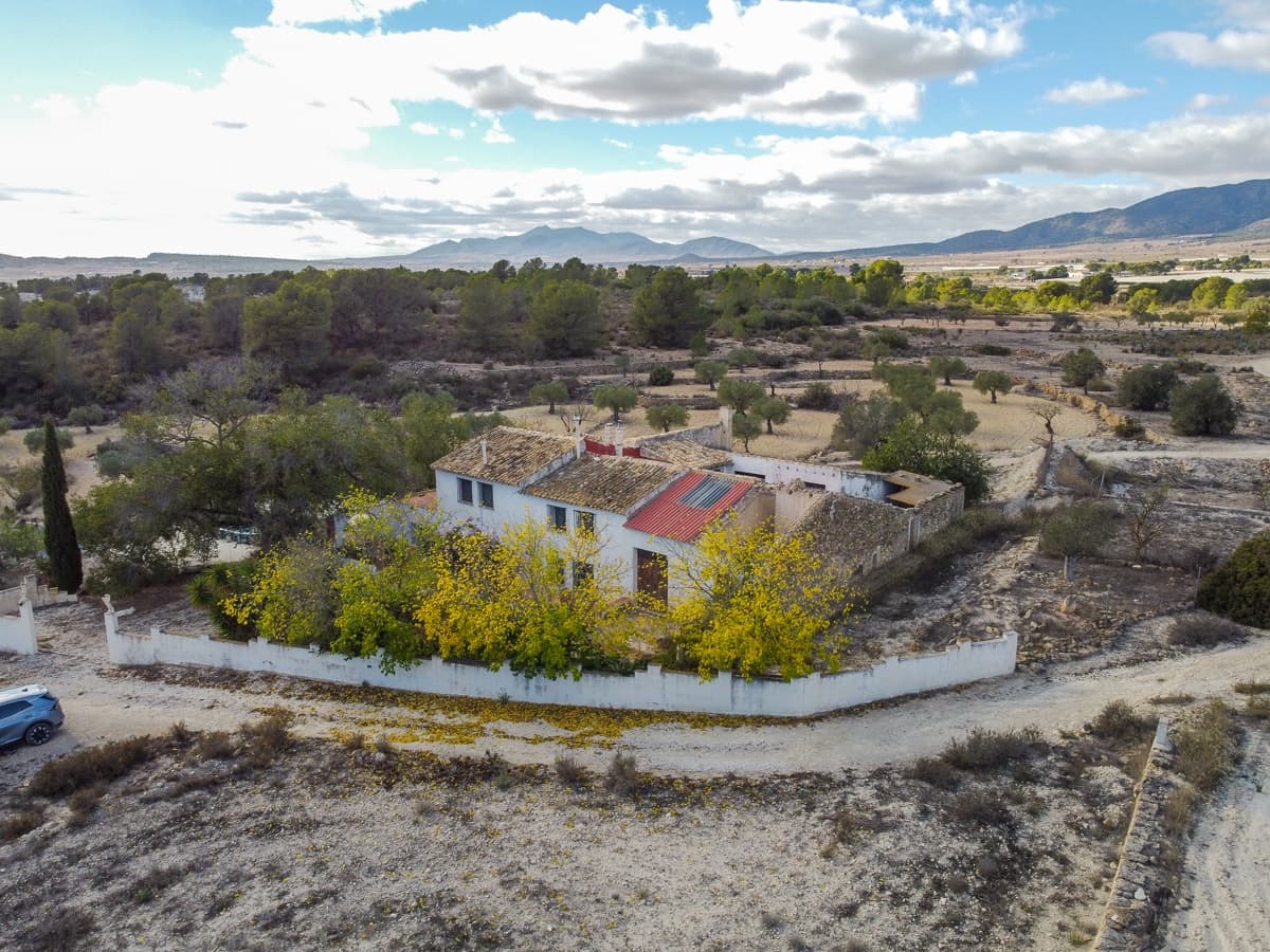 8 soveværelse Finca/Landehus til salg i Monovar / Monover med swimmingpool - € 156.000 (Ref: 9409844)