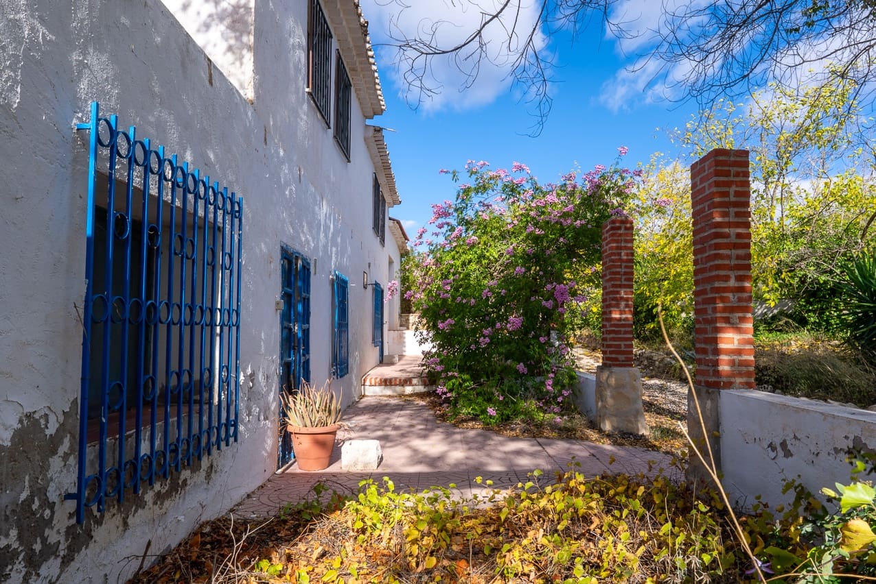 8 soveværelse Finca/Landehus til salg i Monovar / Monover med swimmingpool - € 156.000 (Ref: 9409844)