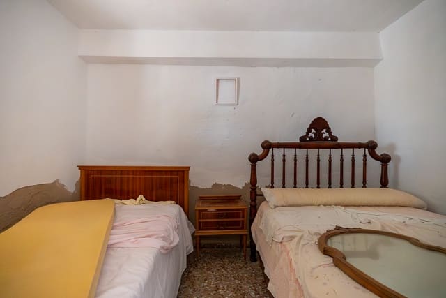 5 bedroom Finca/Country House for sale in Yecla with pool - € 95,000 (Ref: 9428195)