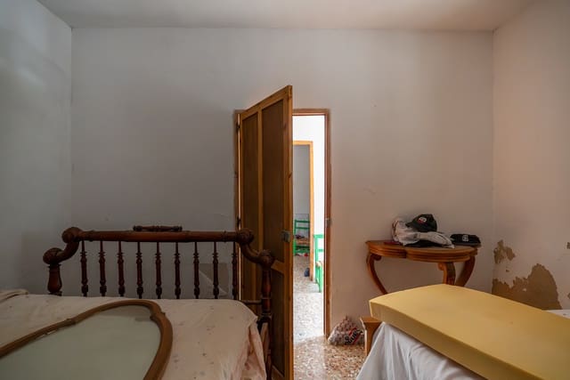 5 bedroom Finca/Country House for sale in Yecla with pool - € 95,000 (Ref: 9428195)