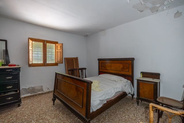 5 bedroom Finca/Country House for sale in Yecla with pool - € 95,000 (Ref: 9428195)