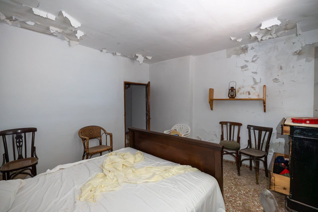 5 bedroom Finca/Country House for sale in Yecla with pool garage - € 80,000 (Ref: 9428195)