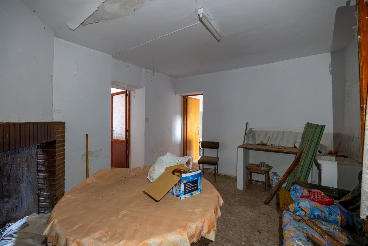 5 bedroom Finca/Country House for sale in Yecla with pool garage - € 80,000 (Ref: 9428195)
