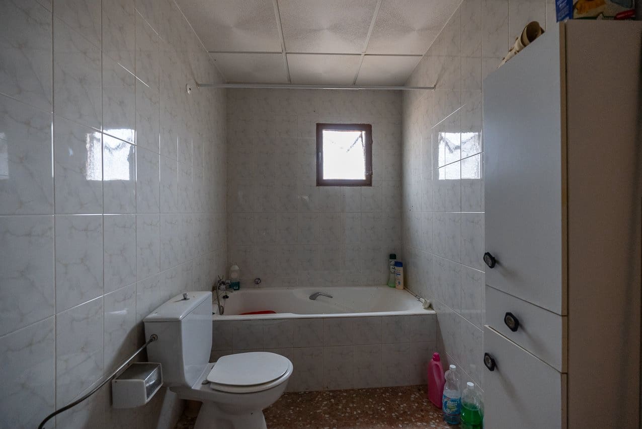 5 bedroom Finca/Country House for sale in Yecla with pool garage - € 80,000 (Ref: 9428195)